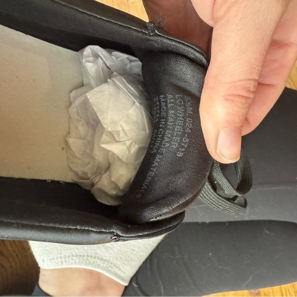 Liz Claiborne Black Wheeler Floral Embroidered Sneakers Size 5.5 - Picture 6 of 8